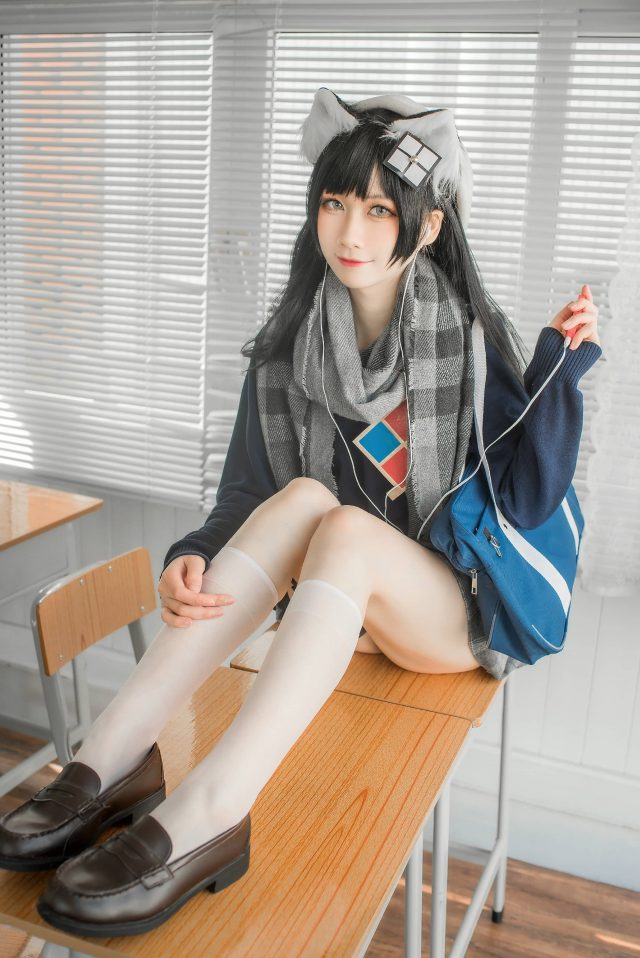纯白毕业季的毛衣JK：coser izumi泉桃子的初恋魔法插图3