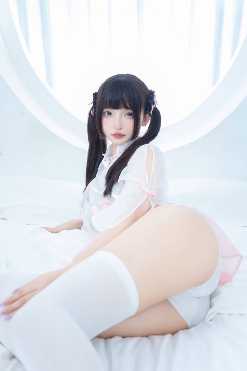 神楽坂真冬cos_蜜桃雪糕 | 神楽坂真冬_蜜桃雪糕·白色丝袜cos [75P2V-424MB]插图7