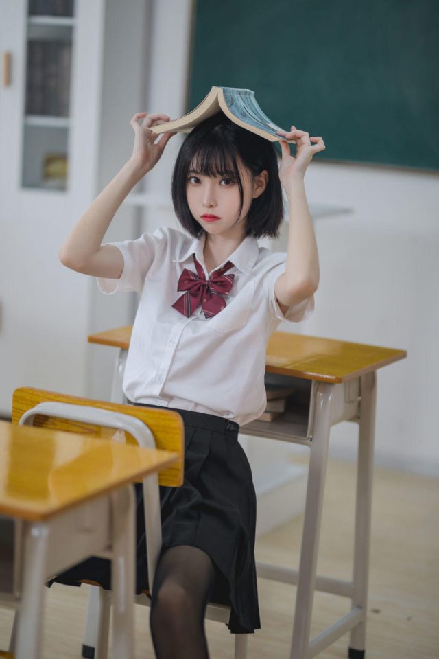 一窥青春的纯净之美：二次元新星许岚LAN的COS之旅(一窥青春的纯净作文)插图3