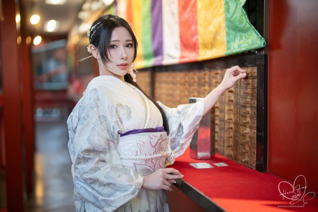 雨波_HaneAme新春COS特辑：寺庙探秘银白色和服下的魅力插图