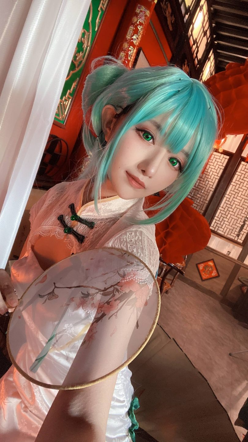 Shika小鹿鹿cos初音未来 | Shika小鹿鹿_初音未来·韶华旗袍cos [14P2V-88MB](shika小鹿鹿知乎)插图8