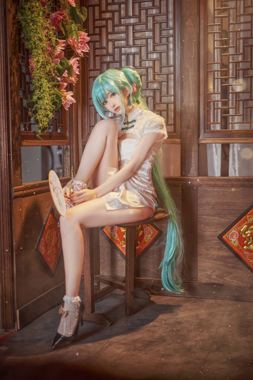 Shika小鹿鹿cos初音未来 | Shika小鹿鹿_初音未来·韶华旗袍cos [14P2V-88MB](shika小鹿鹿知乎)插图1
