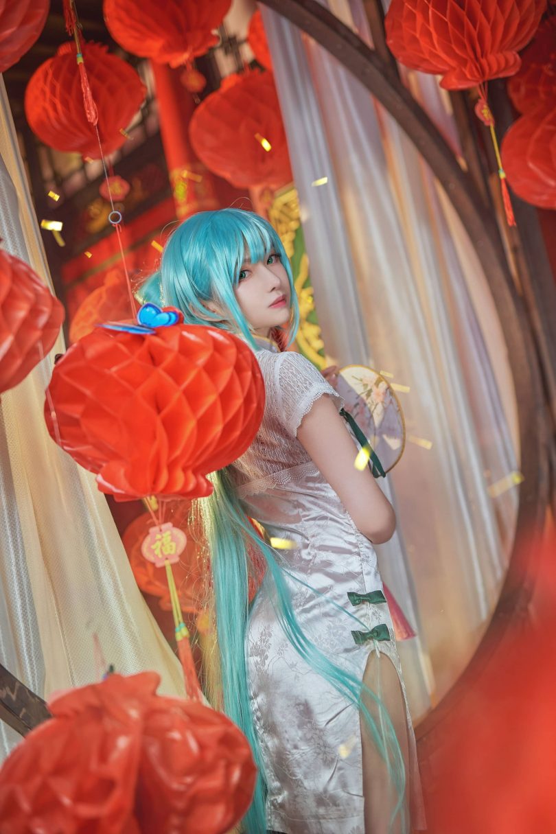 Shika小鹿鹿cos初音未来 | Shika小鹿鹿_初音未来·韶华旗袍cos [14P2V-88MB](shika小鹿鹿知乎)插图6