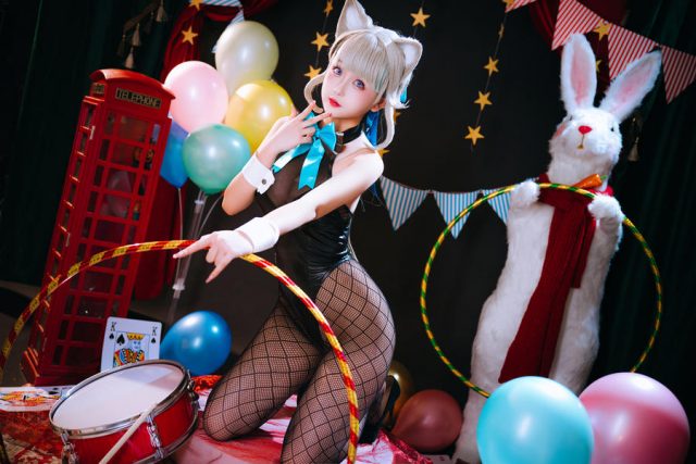 捕捉夜色中的精灵：“兔女郎”日奈娇的COSPLAY艺术诱惑
