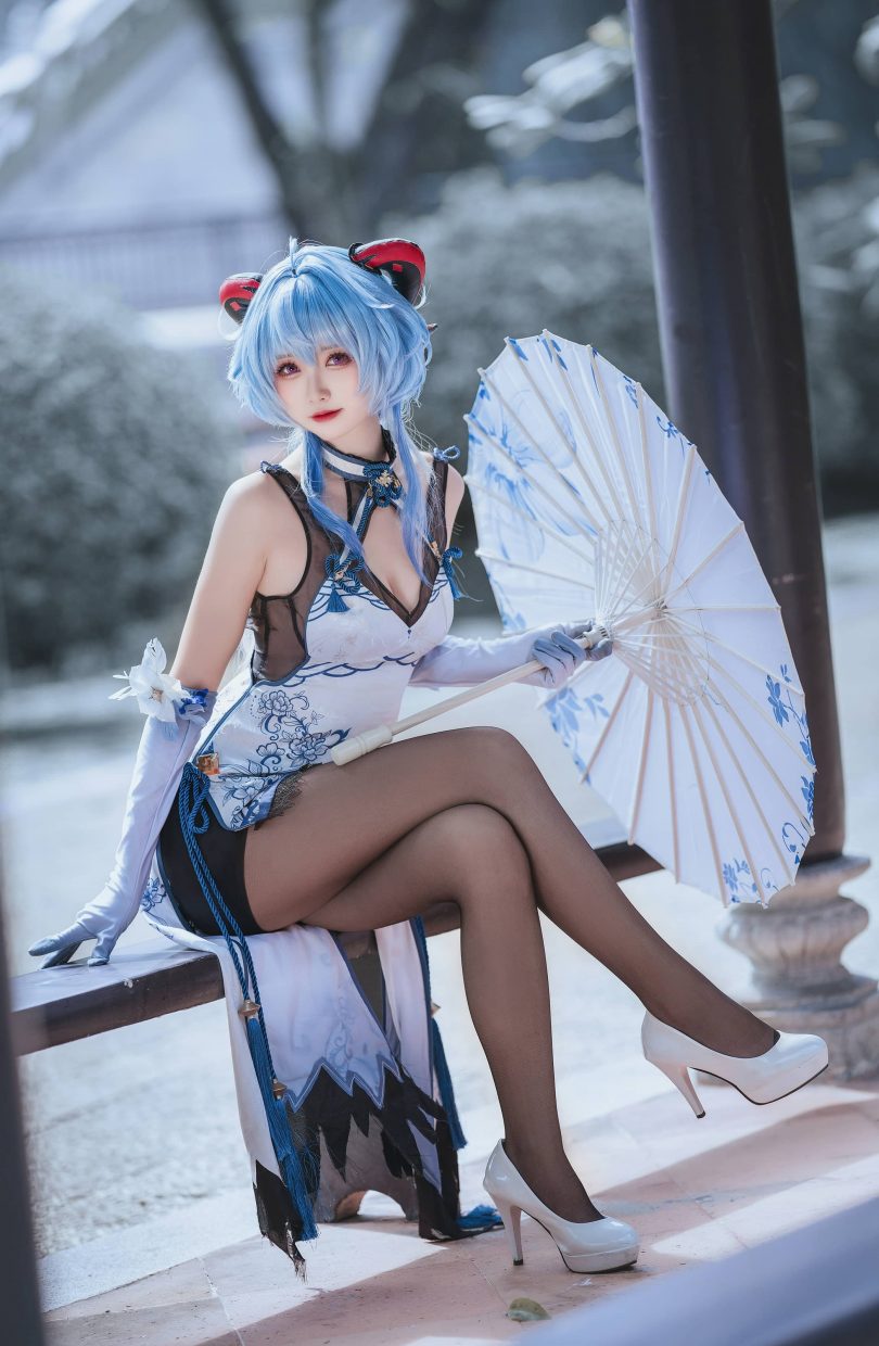 美轮美奂的二次元逆袭:大大卷卷小卷旗袍版甘雨COS 美轮美奂的二次元逆袭:大大卷卷小卷旗袍版甘雨COS