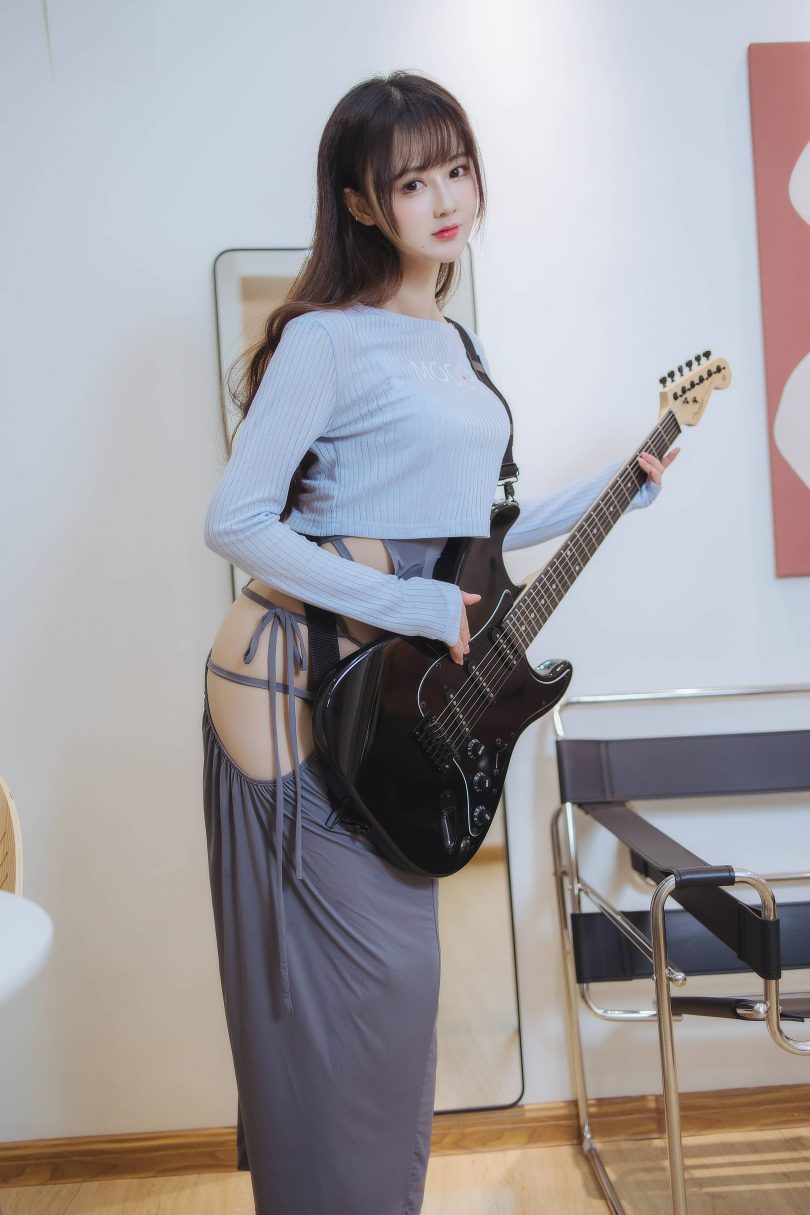 羽生三未cos吉他妹妹 | 羽生三未_吉他妹妹·包臀裙cos作品 [43P-760MB]