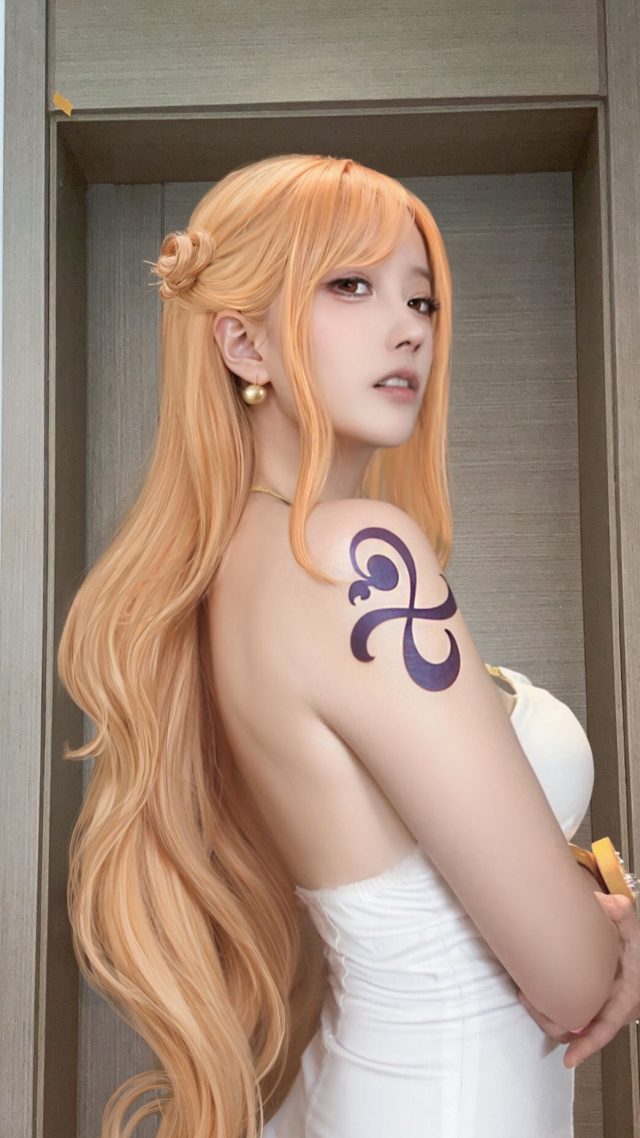 老虎尾巴呢海贼王·娜美COS：再现“小贼猫”的性感魅力！