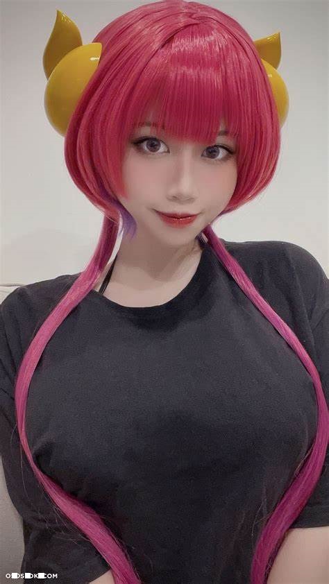 女coser Ain_Nguyen化身“我独自升级”中的绝世美女车慧怡
