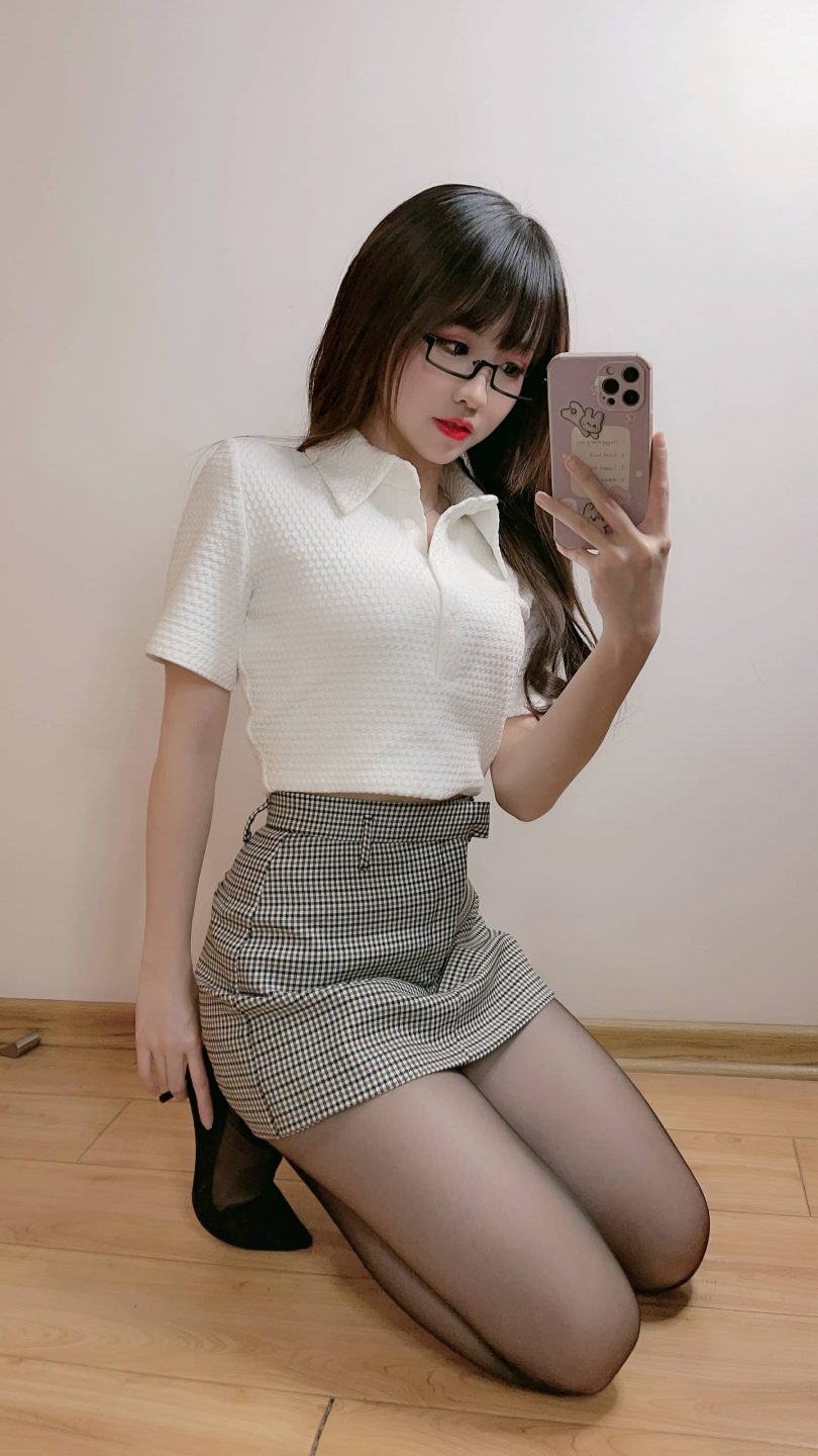 miko酱ww cos OL女郎 | miko酱ww_自拍·黑色丝袜cos [185P-1.27GB]