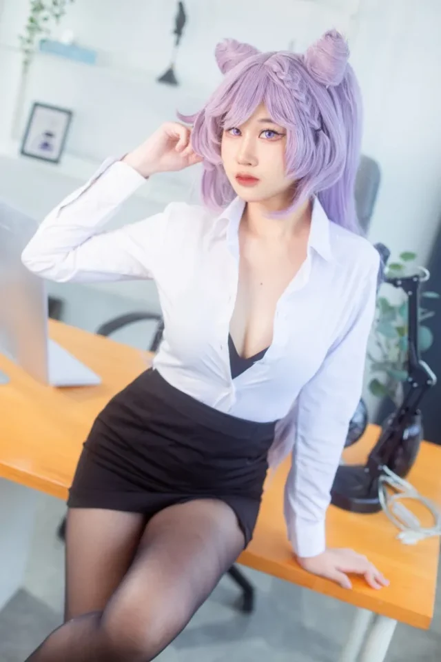 办公室版刻晴大揭秘：泰国coser Diana_Sasaki诠释性感与可爱