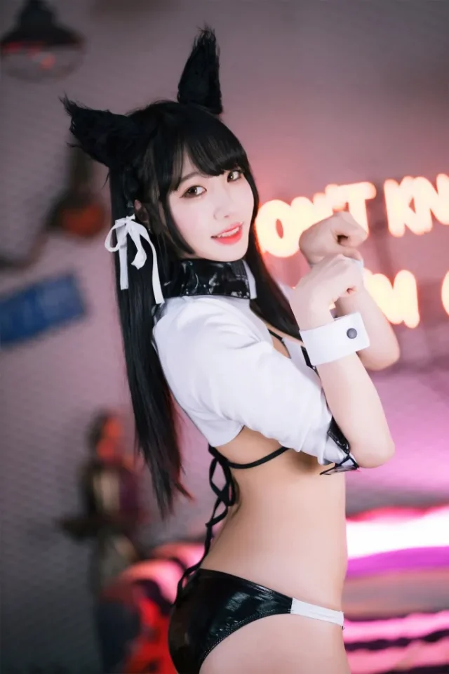 碧蓝航线COSPLAY:Sooflower再现“舰娘”爱宕的迷人魅力