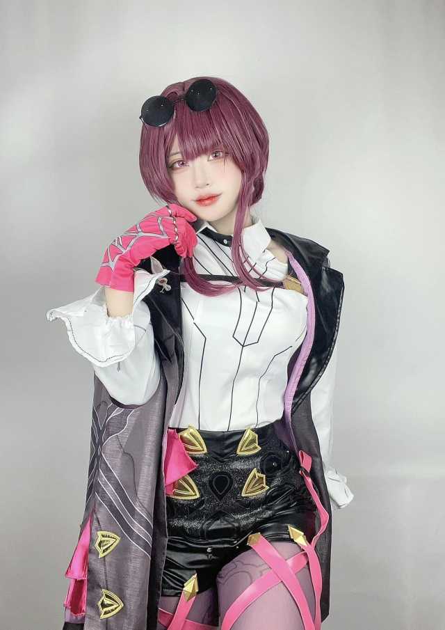 纯洁的“国民waifu”申鹤cosplay让《原神》的兄弟坠入爱河 纯洁的“国民waifu”申鹤cosplay让《原神》的兄弟坠入爱河