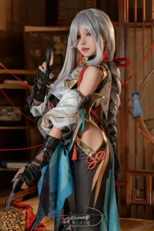 原神COSPLAY:咬人小小兔性感优雅的化身,再现申鹤仙姿