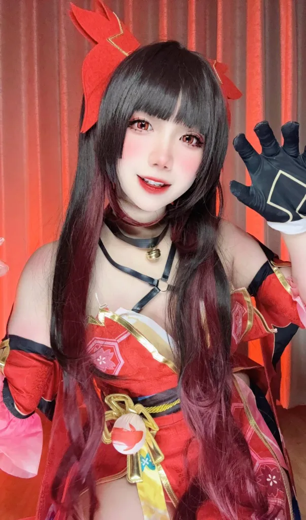 泰国coser Apichaya_Tawan化身漂亮可爱的“假面愚者”花火
