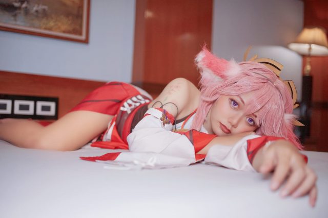 雪猫Yuki《原神》八重神子COS:完美诠释巫女的可爱与性感 雪猫Yuki《原神》八重神子COS:完美诠释巫女的可爱与性感