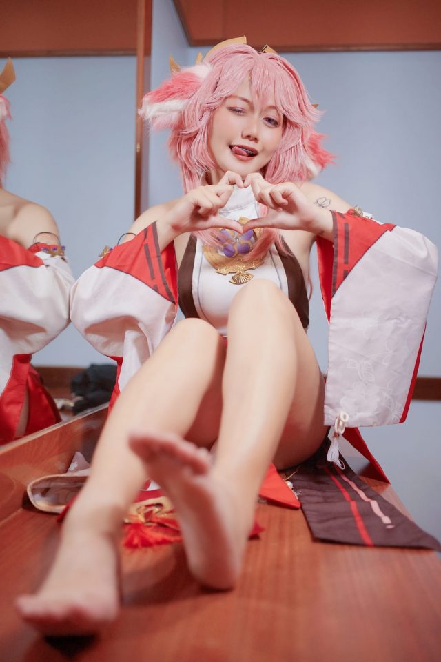 雪猫Yuki《原神》八重神子COS:完美诠释巫女的可爱与性感 雪猫Yuki《原神》八重神子COS:完美诠释巫女的可爱与性感