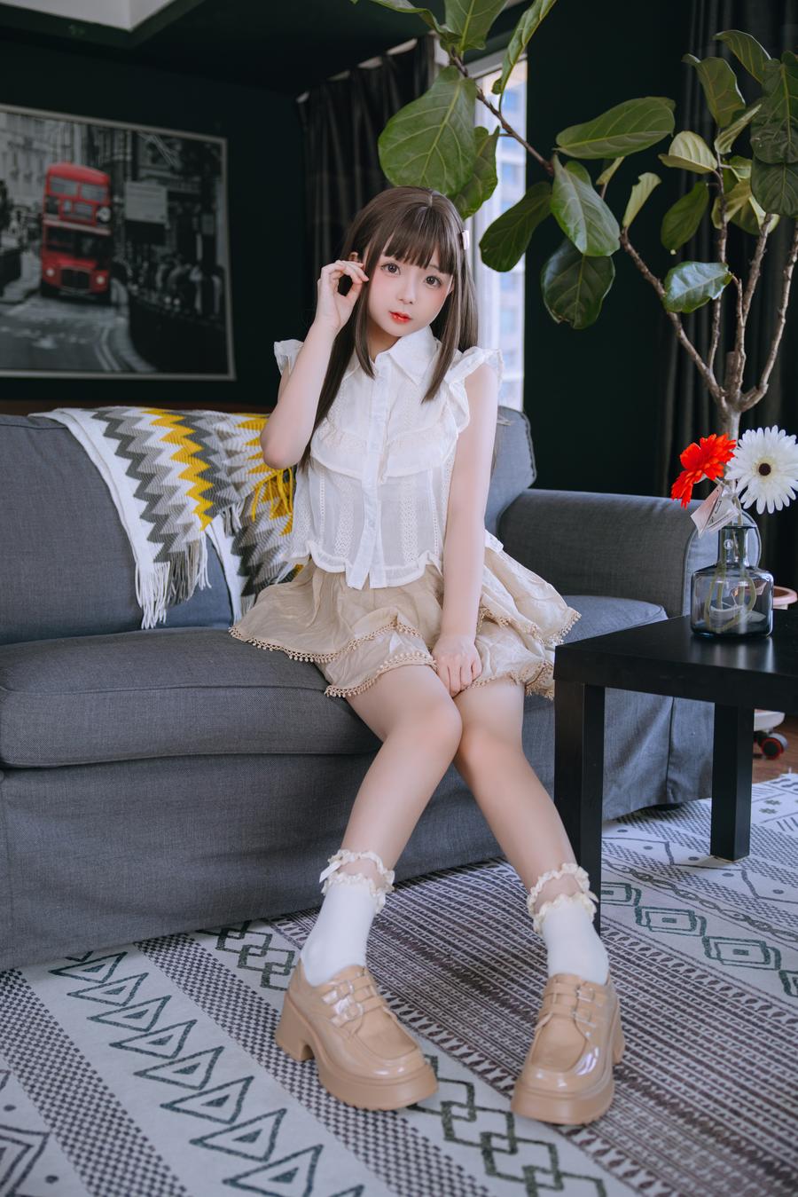 日奈娇cos人妻|椎名莜(日奈娇)_居家纯欲·人妻COS[149P-2.90GB]