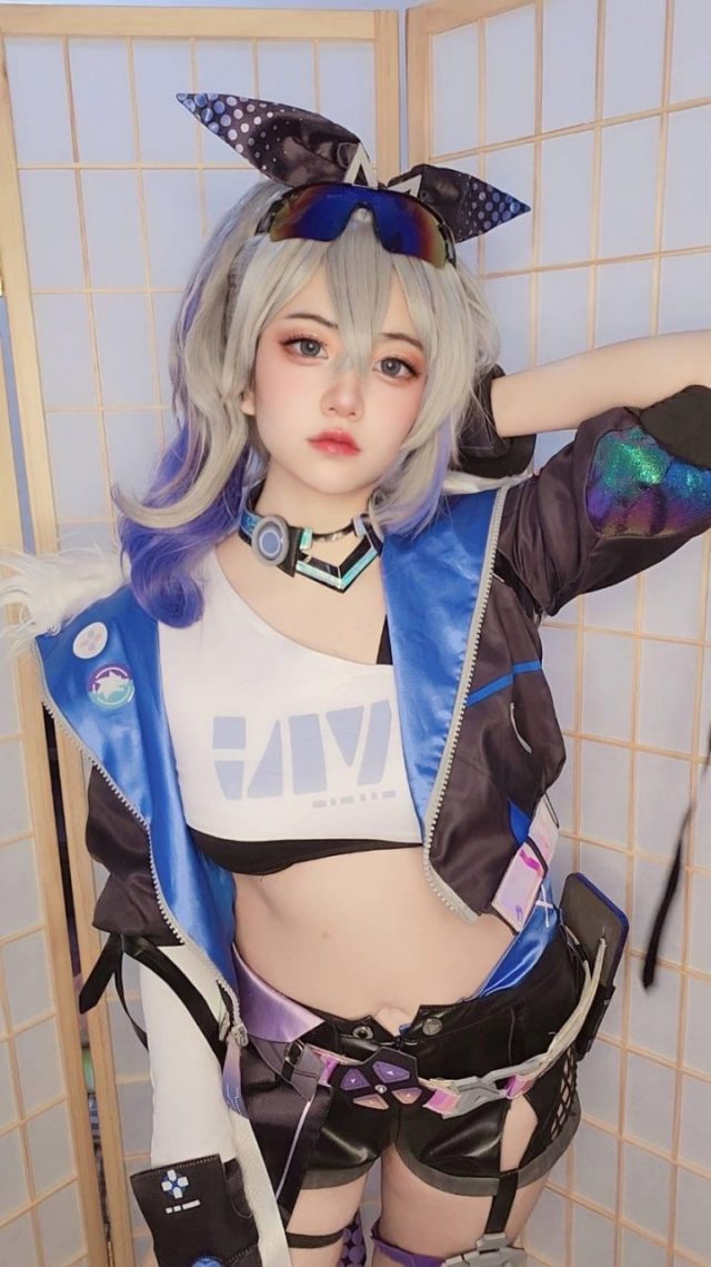 星穹铁道银狼COS：泰国coser诠释骇客银狼的独特魅力