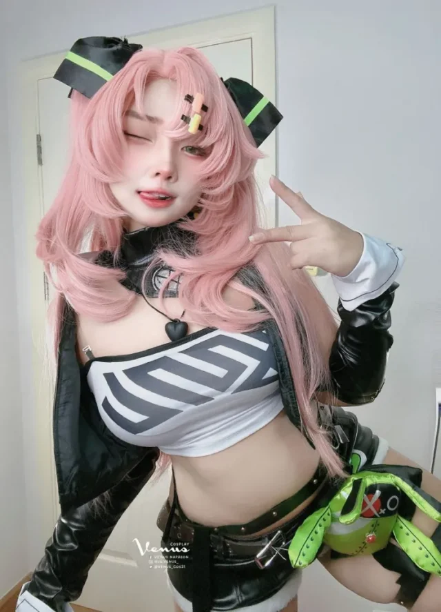 绝区零妮可COS:Venus诠释狡兔屋创始人的可爱与性感