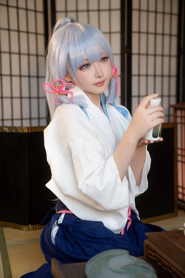 樱梨梨Eriri原神COS：演绎剑道服版神里凌华的优雅与可爱