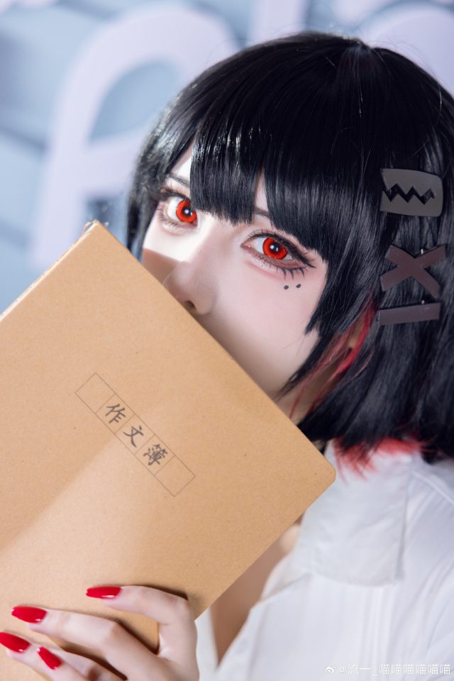 流一_喵喵喵喵喵喵艾莲COS：演绎小鲨鱼的懒散与性感