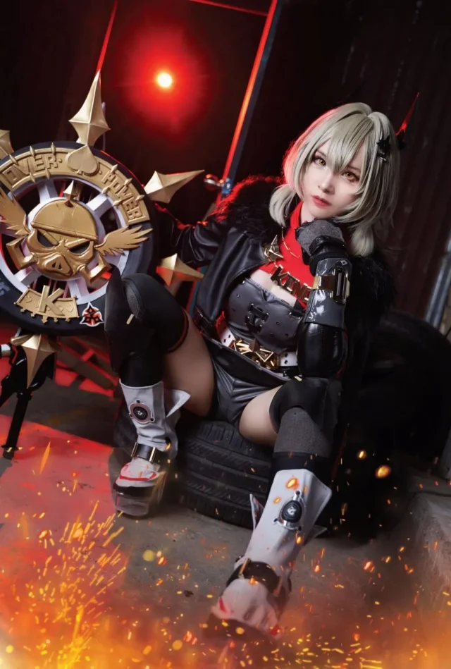 泰国coser RiNa绝区零COS：惊艳演绎强势与可爱并存的凯撒