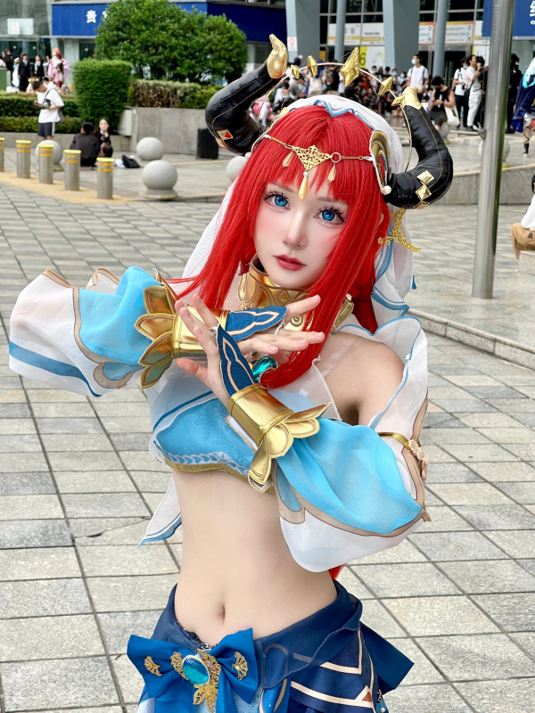 姜生花鸣潮COS:诠释维里奈从细节到情感的独特魅力 姜生花鸣潮COS:诠释维里奈从细节到情感的独特魅力