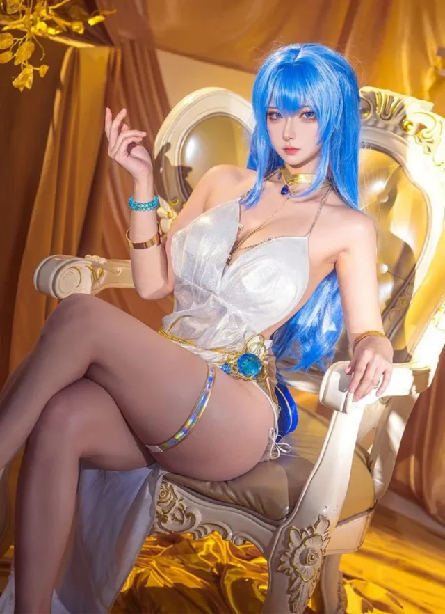 seya狮砸胜利女神COS：完美演绎礼服版海伦的优雅与性感