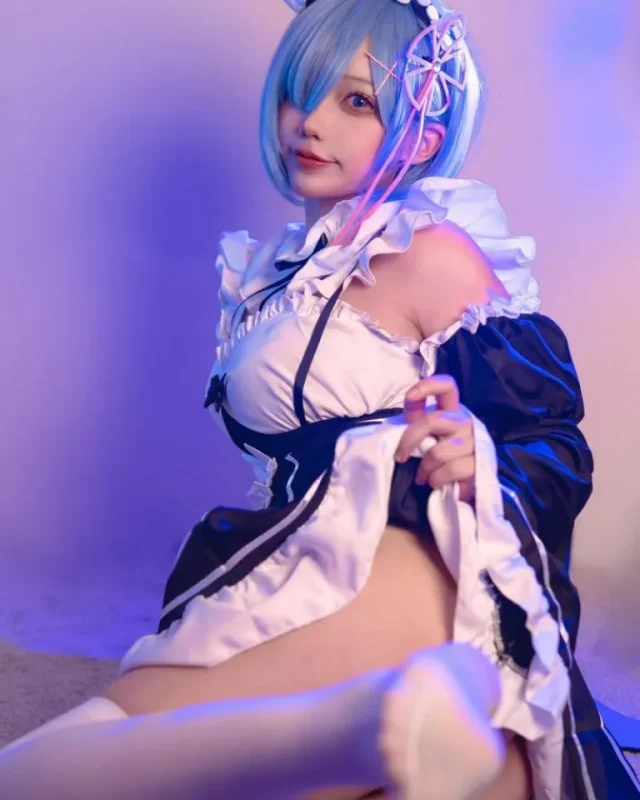 叉子宝宝蕾姆COS:从轻小说到现实的完美还原与魅力再现