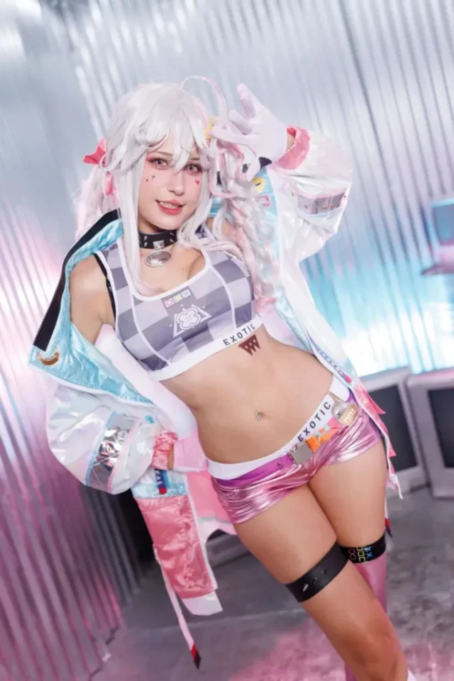 JeanWanwan胜利女神妮姬COS：完美演绎豺狼的性感与狂热