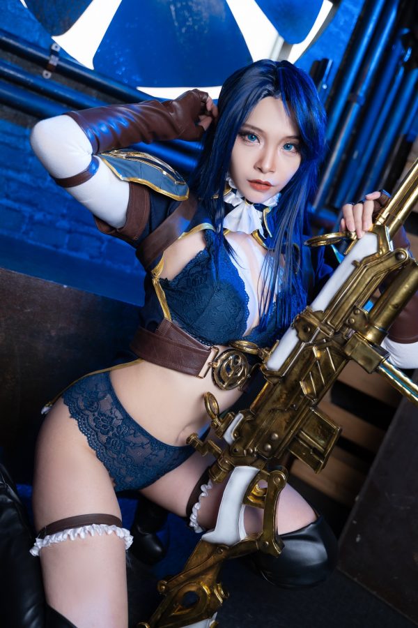 从冷酷战士到性感女神:Coser RiNa独特演绎皮城女警凯特琳 从冷酷战士到性感女神:Coser RiNa独特演绎皮城女警凯特琳