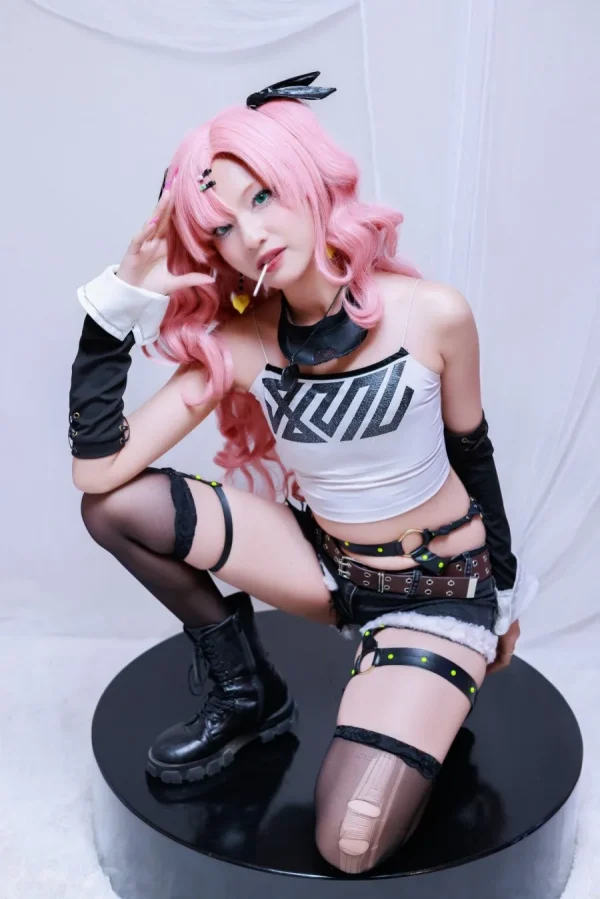 性感与可爱的完美融合:泰国coser Sarin演绎绝区零的妮可