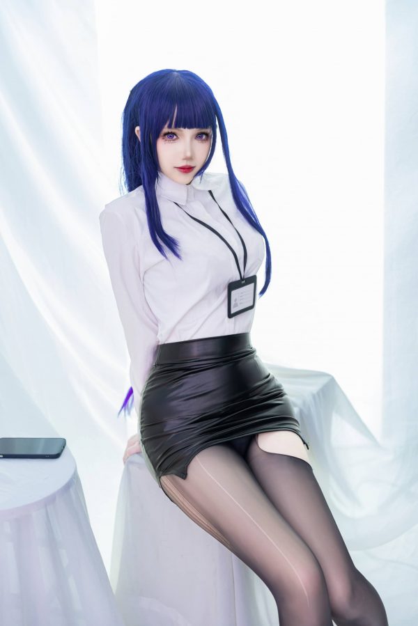 雪晴Astra雷电将军COS:演绎办公室OL的性感与干练形象 雪晴Astra雷电将军COS:演绎办公室OL的性感与干练形象