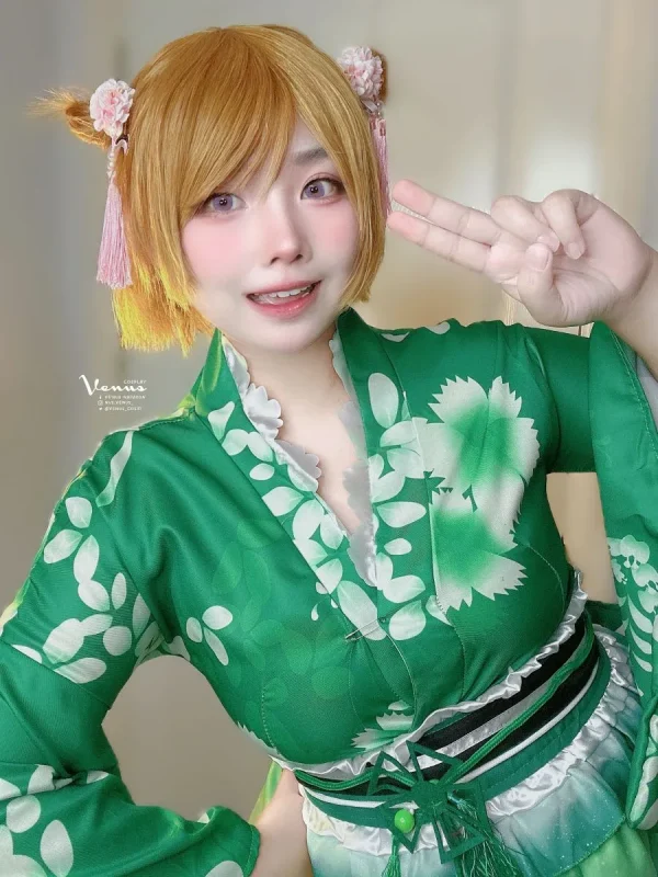 清新可爱的二次元偶像梦:Venus cos小泉花阳的青春魅力