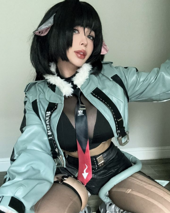 土耳其Suaki完美cos简·杜，性感炸弹撩动绝区零粉丝的心弦