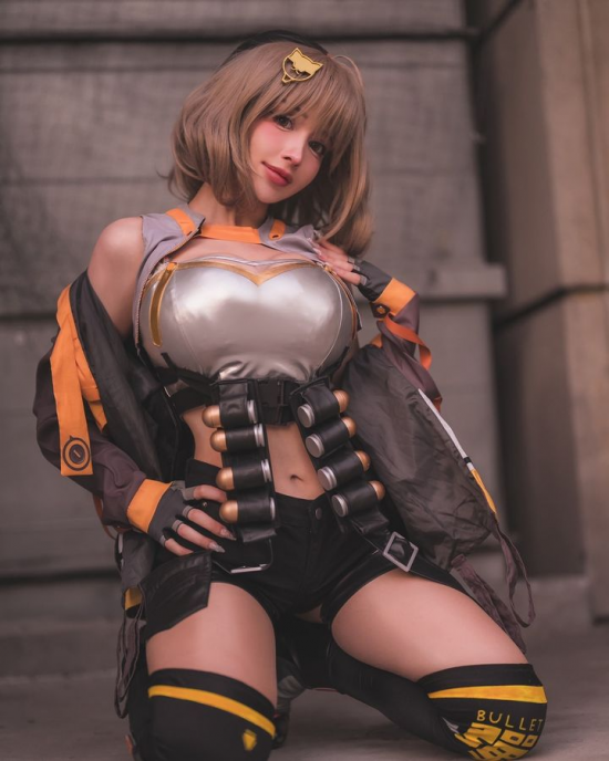 土耳其Suaki完美cos简·杜，性感炸弹撩动绝区零粉丝的心弦