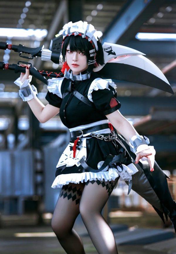 绝区零半半子COS：诠释艾莲·乔冰冷与性感并存的女仆魅力