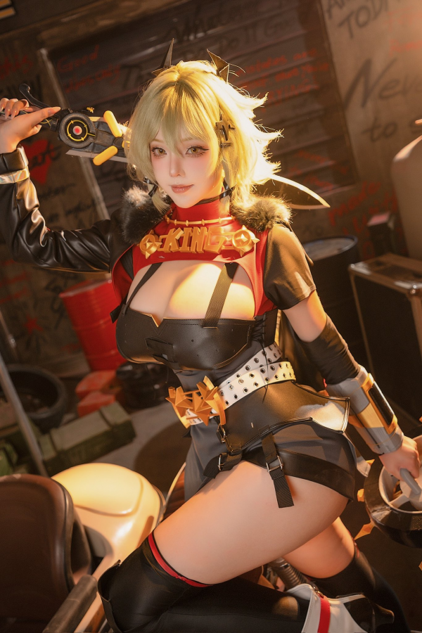 二次元与现实的甜蜜撞击:性感女神菌烨Tako引领COS新风潮 二次元与现实的甜蜜撞击:性感女神菌烨Tako引领COS新风潮