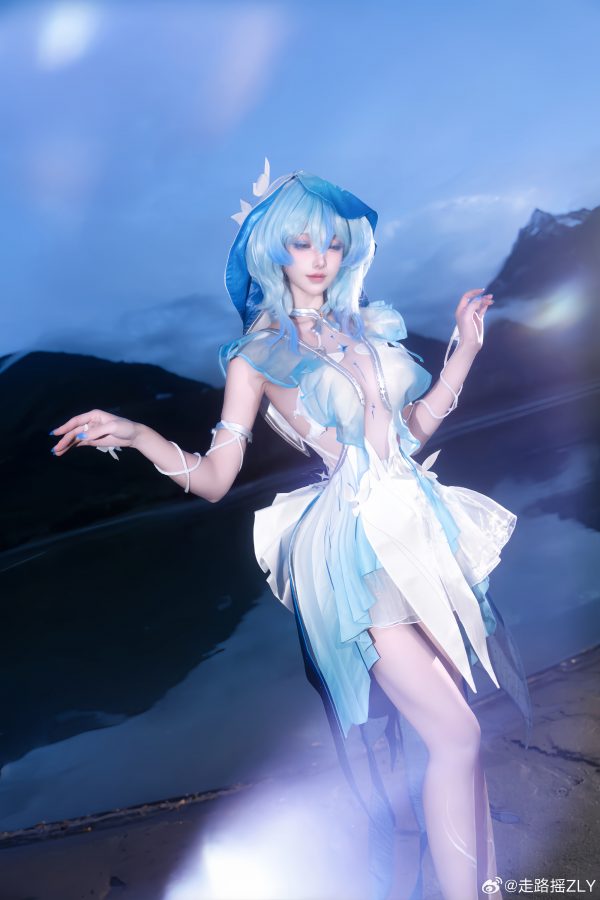 性感女神回归:走路摇ZLY性感演绎二次元幻想撩动心弦 性感女神回归:走路摇ZLY性感演绎二次元幻想撩动心弦