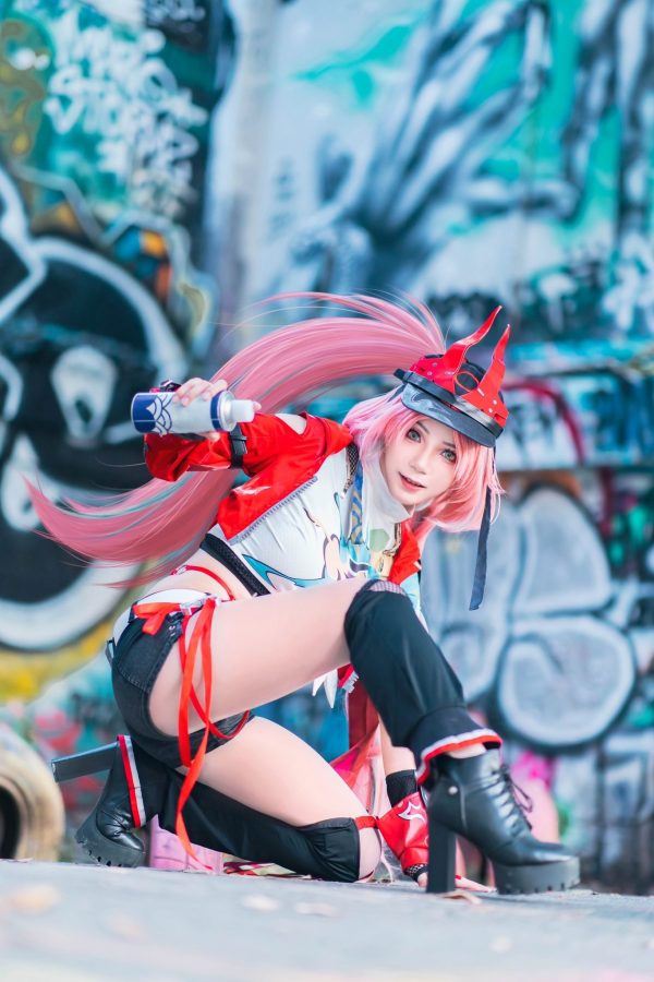 星穹铁道乱破COS：Hojicha_Latte演绎忍法少女的性感与酷帅