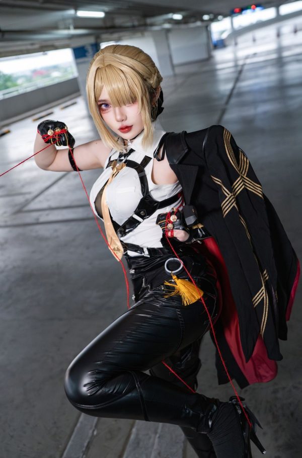 泰国Coser Ahri化身伊芙琳，完美重现绝区零火系女王魅力