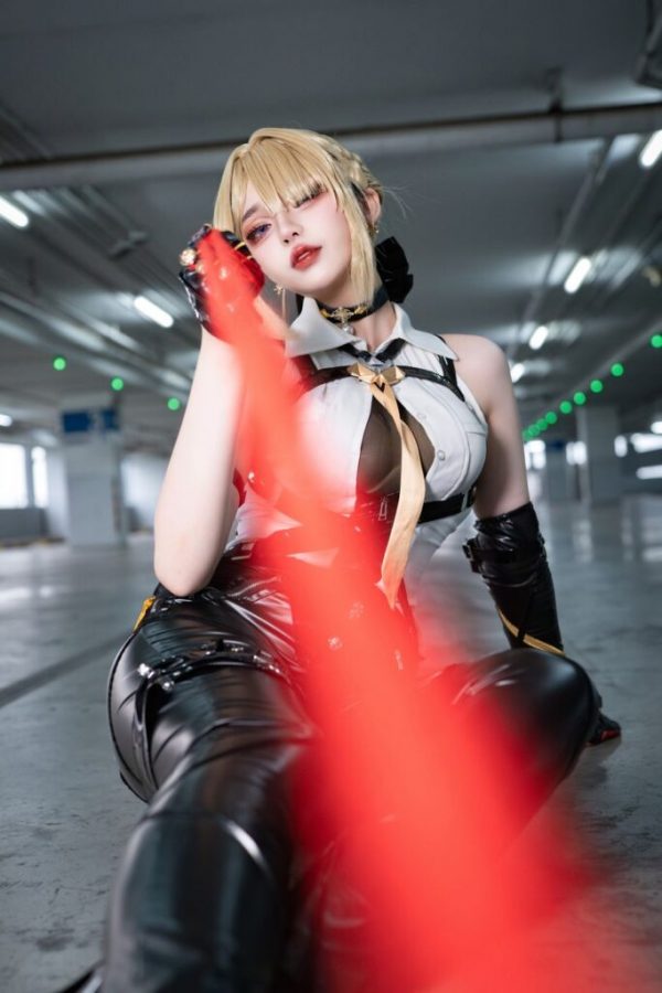 泰国Coser Ahri化身伊芙琳，完美重现绝区零火系女王魅力