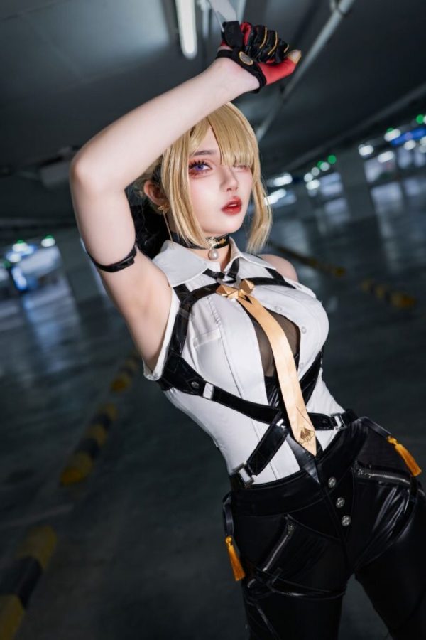 泰国Coser Ahri化身伊芙琳，完美重现绝区零火系女王魅力