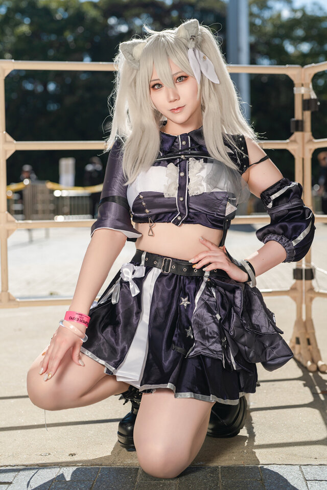 野性与魅力并存：Coser大自然まか再现狮白牡丹，震撼亮相