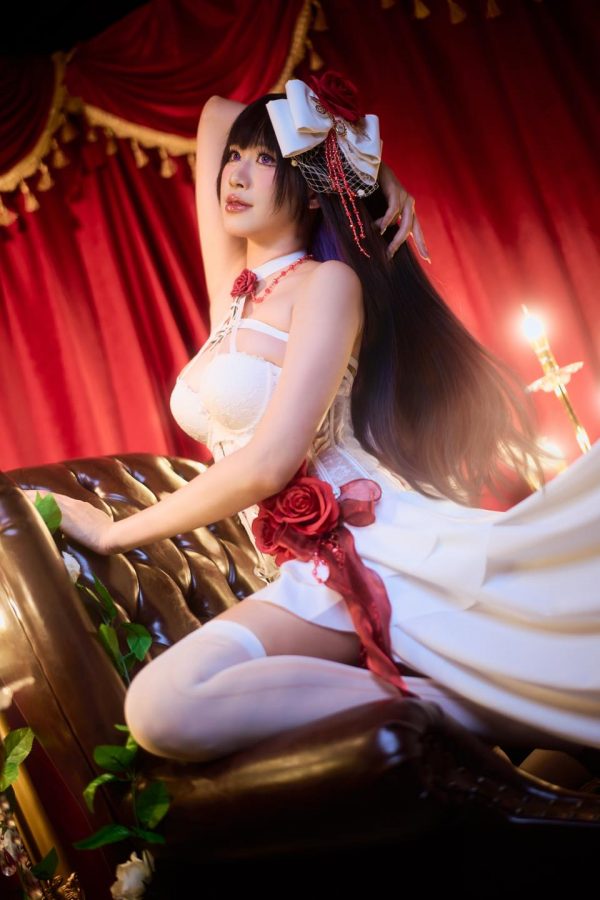 EarniesHime米哈拉COS：演绎“痛苦吞噬者”的性感与可爱