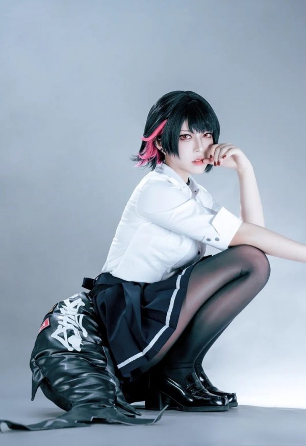 半半子艾莲·乔COS:演绎绝区零鲨鱼女仆的性感与冷峻魅力 半半子艾莲·乔COS:演绎绝区零鲨鱼女仆的性感与冷峻魅力