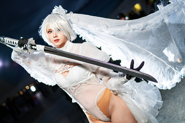 机械纪元中的柔情时刻：台湾Coser Nao惊艳演绎婚纱版2B