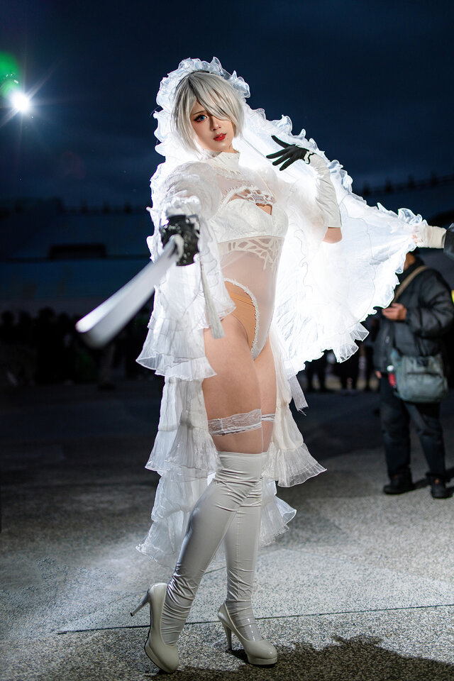 机械纪元中的柔情时刻：台湾Coser Nao惊艳演绎婚纱版2B