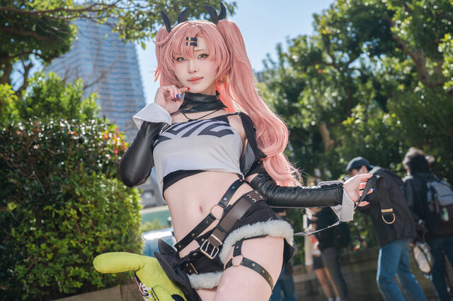 绝区零Narita妮可·德玛拉COS，性感与狡黠并存的春日惊艳