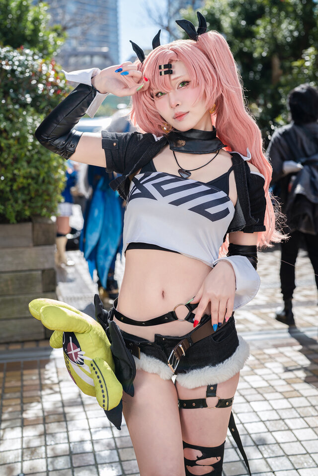 绝区零Narita妮可·德玛拉COS，性感与狡黠并存的春日惊艳